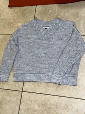 American Eagle Outfitters Oversized Light Gray Ribbed V-Neck Sweater